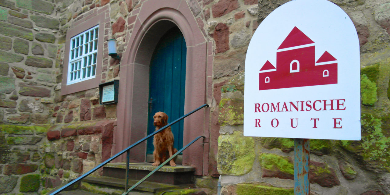 Bücherburg liegt an der Romanischen Route