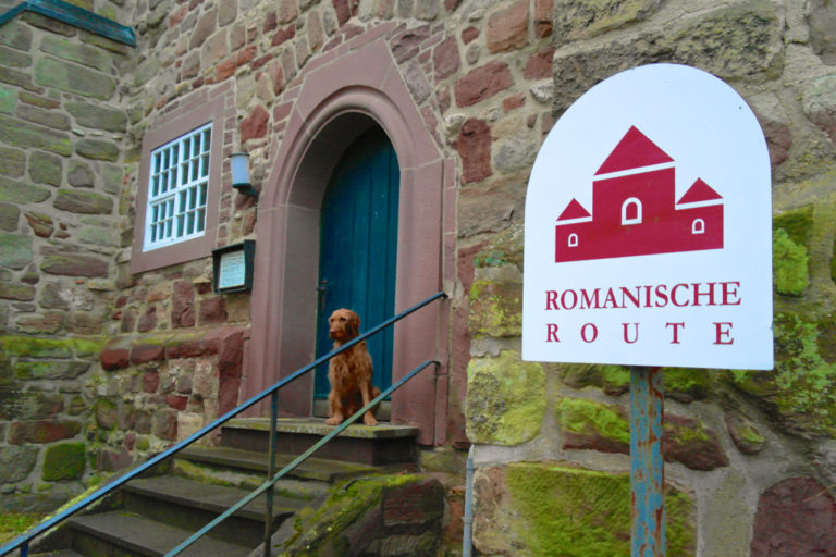 Bücherburg liegt an der Romanischen Route