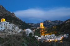 Cazorla mit beleuchteter Maurenburg Nachtansicht Cazorla