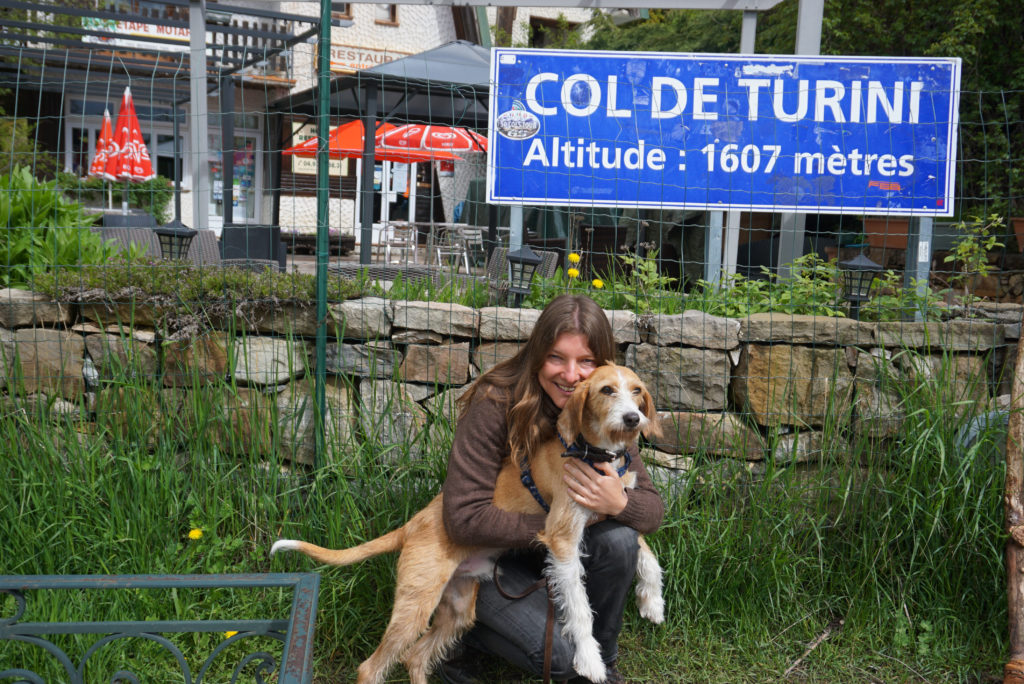 Mit Hund auf dem Col de Turini