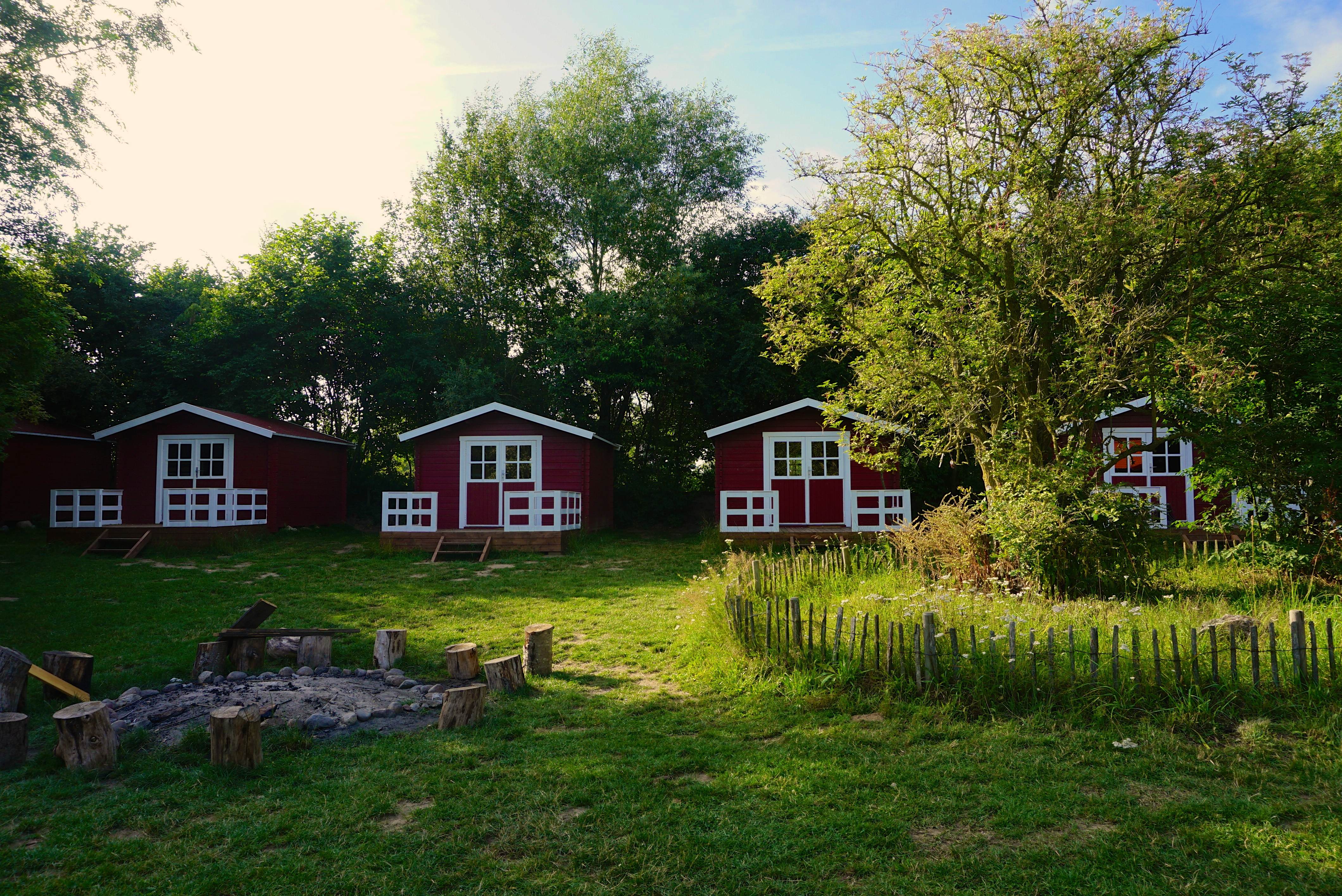 F nf bernachtungs H tten gibt es im Arche Warder Park Tierisch