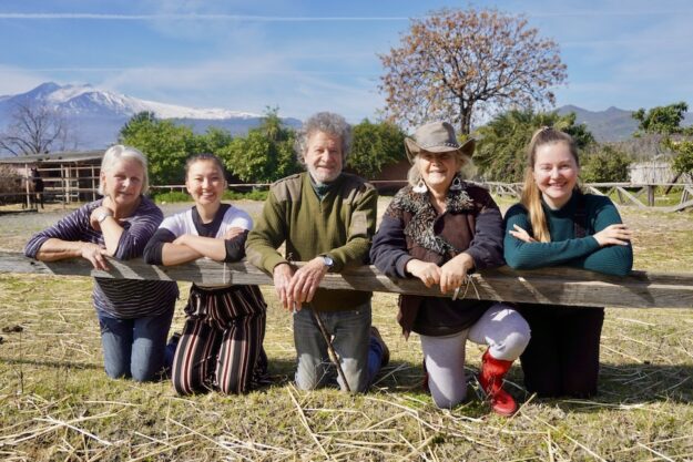 Team und Helfer der Tierschutzranch Sizilien_tierisch-in-fahrt.de
