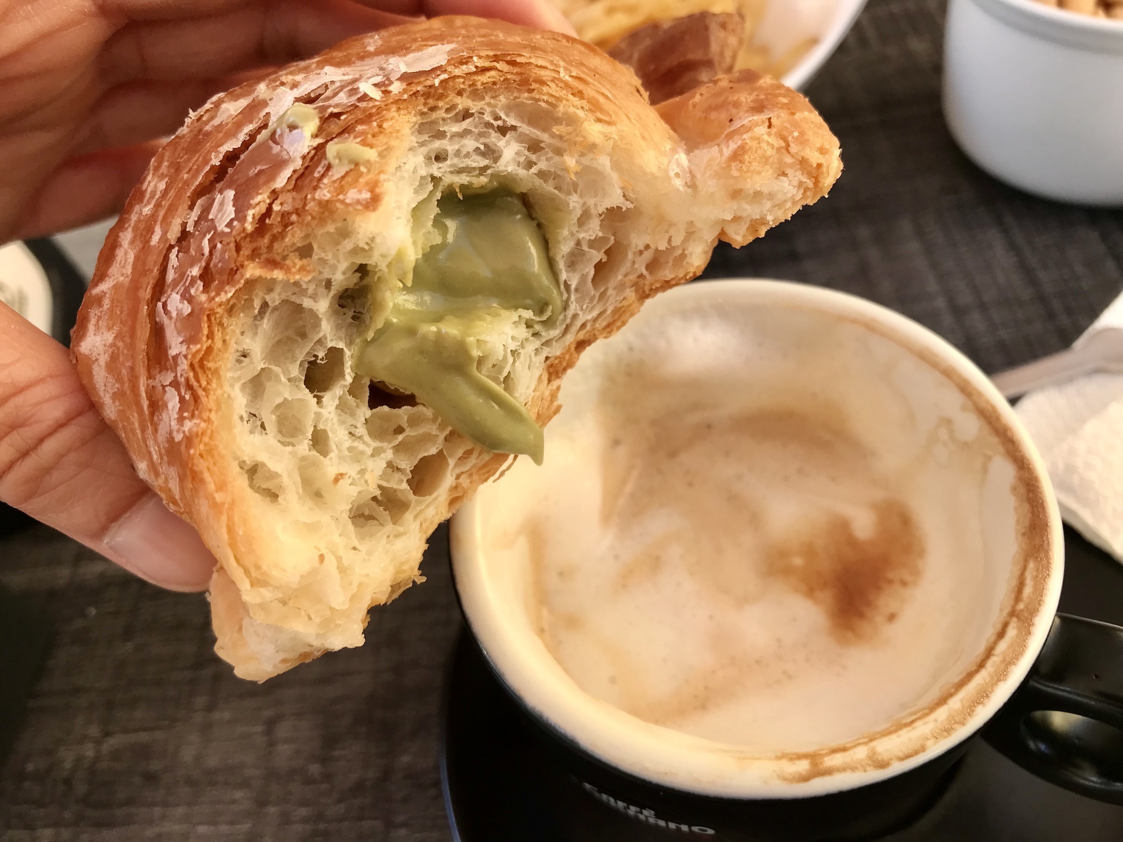 Croissant mit Pistaziencreme, @tierisch-in-fahrt,de