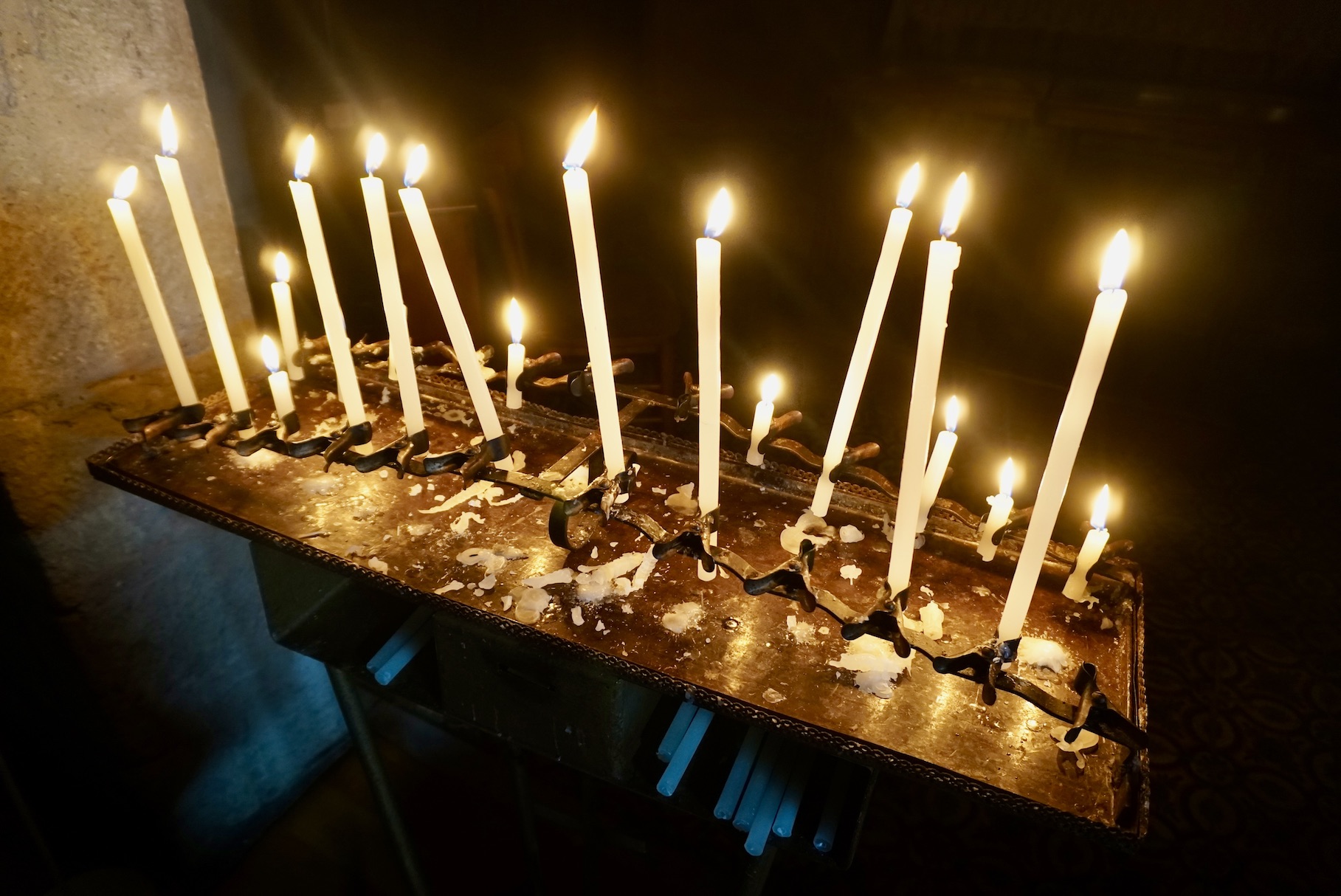 Kerzen in der Kirche von Viterbo, @tierisch-in-fahrt.de