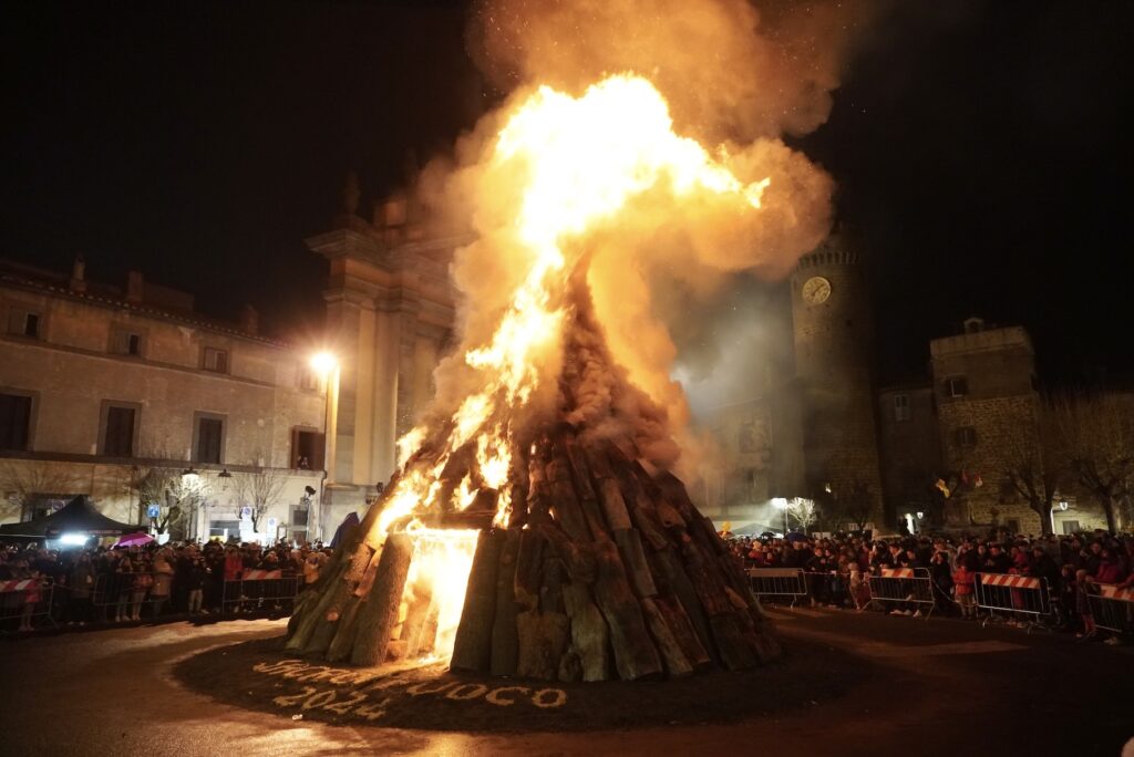 Sankt Antonius Feuer in Bagnaia, Viterbo, Italien, @tierisch-in-fahrt.de